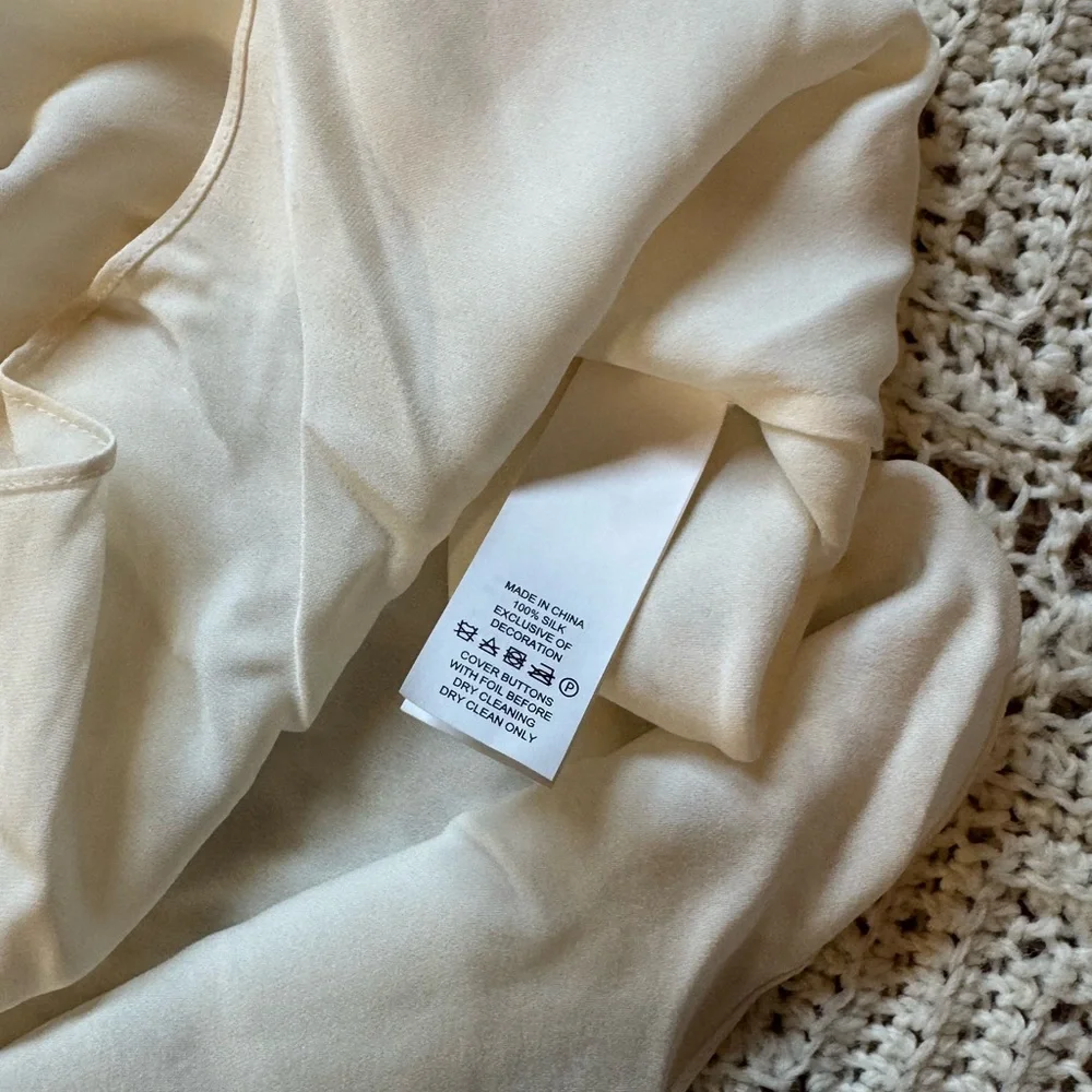 NWT Kate Spade Cream Blouse with Black Floral Details Size Large 100% Silk